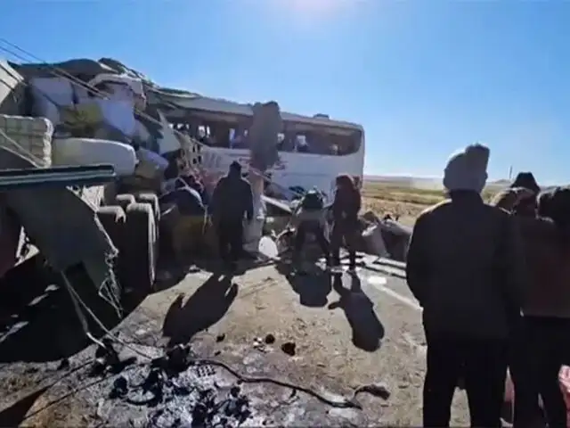 Bolivia: al menos 22 muertos y 16 heridos, varios de ellos graves, deja choque de bus con camión