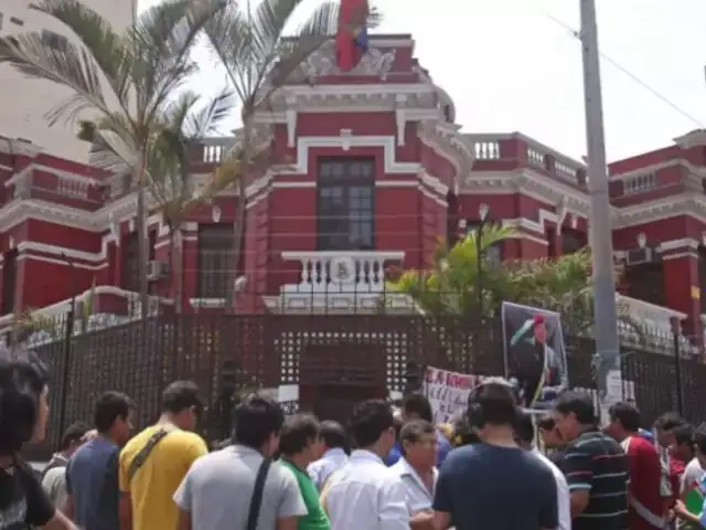 Controversia en embajada venezolana en Lima: retrasos en la instalación de mesas para las elecciones