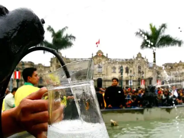 Plaza Mayor de Lima: distribuyen gratuitamente más de 4 mil vasos de pisco