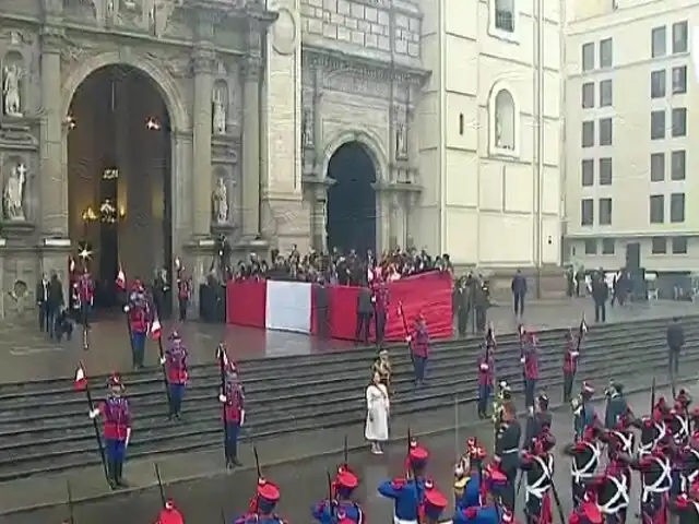 Misa Te Deum: Dina Boluarte llega a Catedral de Lima tras ser resguardada por Húsares de Junín