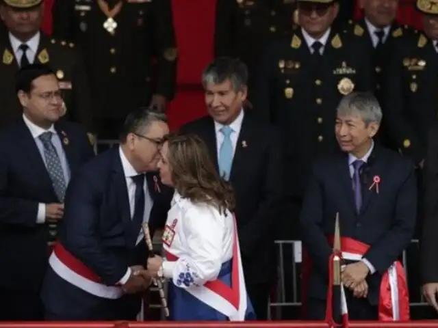 Dina Boluarte no saludó a Wilfredo Oscorima durante Gran Parada Militar