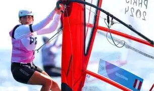 ¡Orgullo peruano! María Belén Bazo clasifica a los cuartos de final de windsurf en París 2024