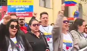 Venezolanos se reúnen en Plaza de la Democracia para denunciar fraude electoral