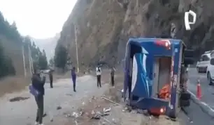 Tragedia en la Carretera Central: bus que transportaba a músicos se despista y deja 1 muerto