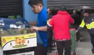 Comerciantes del Mercado Nº 1 de Surquillo retiran su mercadería ya estropeada y no saben dónde trabajarán