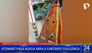 Aerolínea JetSMART indemniza a cantante folclórica tras dañar su arpa durante viaje