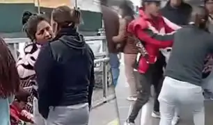 Ambulantes protagonizan pelea en la estación Benavides del Metropolitano en Miraflores