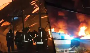 El fuego es incontrolable: Se registra incendio en un almacén de Breña