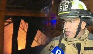 ¡Casi 24 horas sin parar!: Bomberos continúan mitigando incendio en almacén de Breña