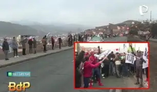 Vecinos de Mi Perú bloquean av. Néstor Gambetta para protestar por servicios básicos