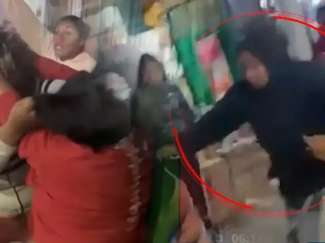 ¡Casi se matan!: Mujeres se enfrentan con cuchillos en el Callao