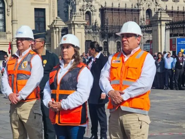 “Devuelve los rolex”, abuchean a Dina Boluarte durante Simulacro nacional de sismo