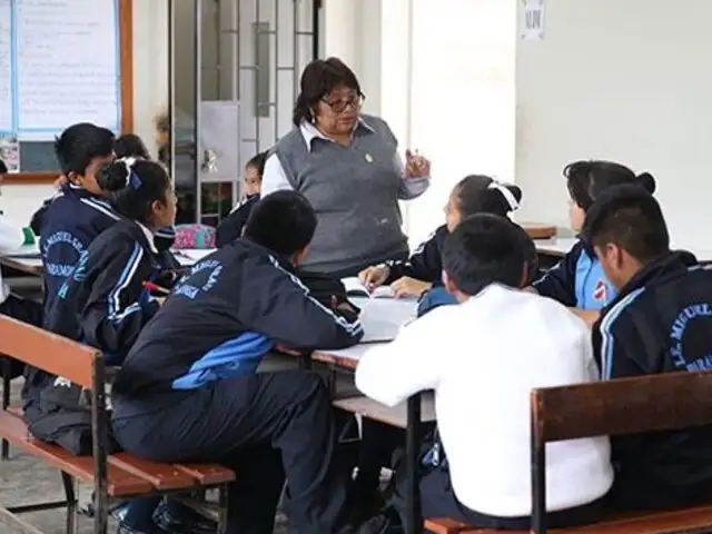 Sutep denuncia que docentes en La Libertad "tienen que pagar cupos para llegar a sus colegios"