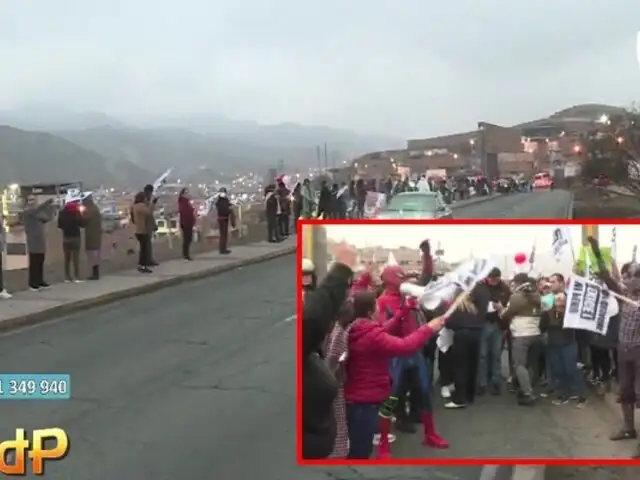 Vecinos de Mi Perú bloquean av. Néstor Gambetta para protestar por servicios básicos