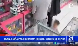 ¡El colmo! delincuentes usan a menor de edad para robar peluche dentro de tienda en La Libertad