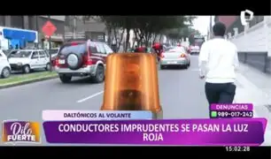 Imprudencia al volante: Conductores se pasan la luz roja en la avenida Arequipa