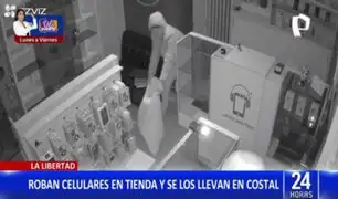 La Libertad: delincuentes ingresan con costal a tienda de celulares para robar