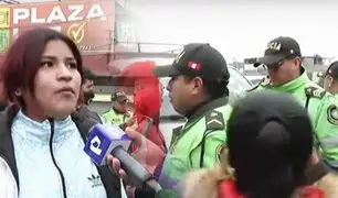 Transportistas detienen colectiveros y hacen bajar a pasajeros en Puente Piedra