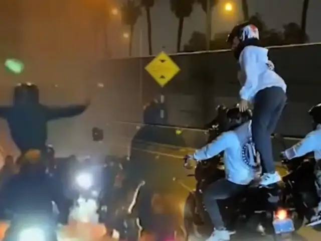 Motociclistas invaden la Panamericana Norte realizando arriesgadas maniobras y piques en SJM