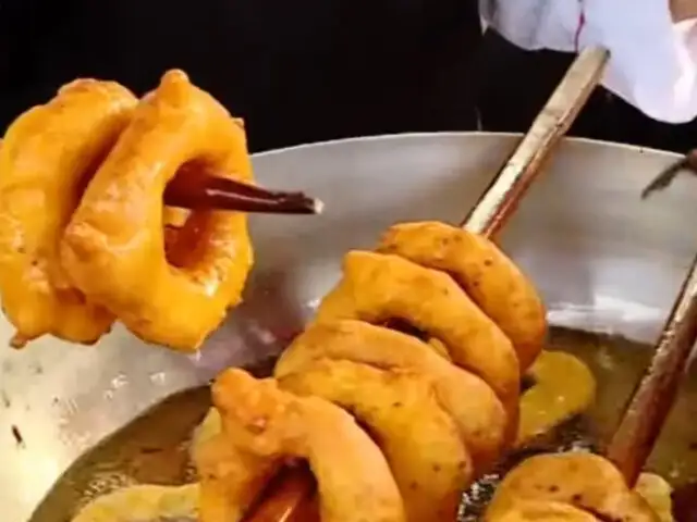 Postres para todos: Largas colas por picarones en Feria de La Perla