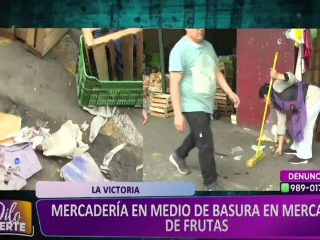 ¡Mucho cuidado! Comerciantes ofrecen frutas en medio de la basura acumulada