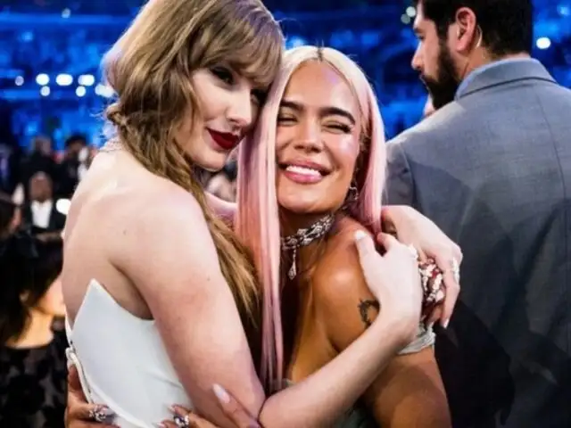 Karol G brilla en los VMAs 2024 y recibe aplausos de Taylor Swift