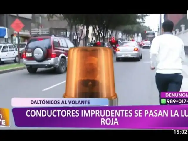 Imprudencia al volante: Conductores se pasan la luz roja en la avenida Arequipa