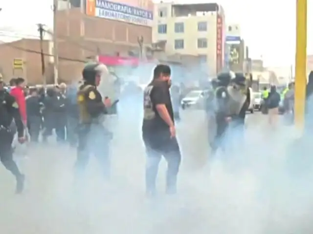 Paro de transportistas: Policía lanza bomba lacrimógena contra protestantes