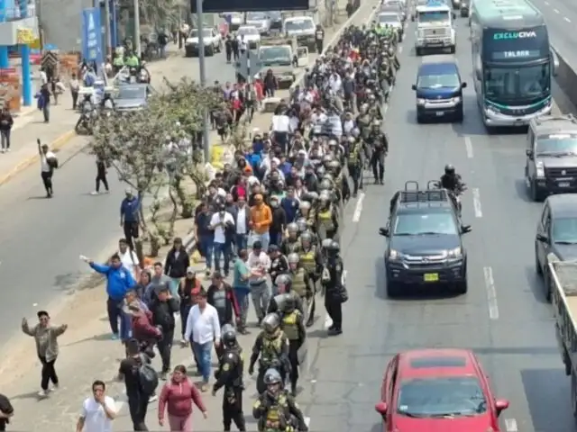 Paro de transportistas en Lima Norte dejó a miles de usuarios varados