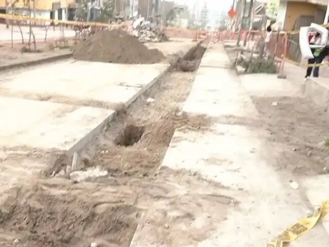 Obras abandonadas en av. 27 de Diciembre desde hace un año: vecinos de VMT exigen que las terminen