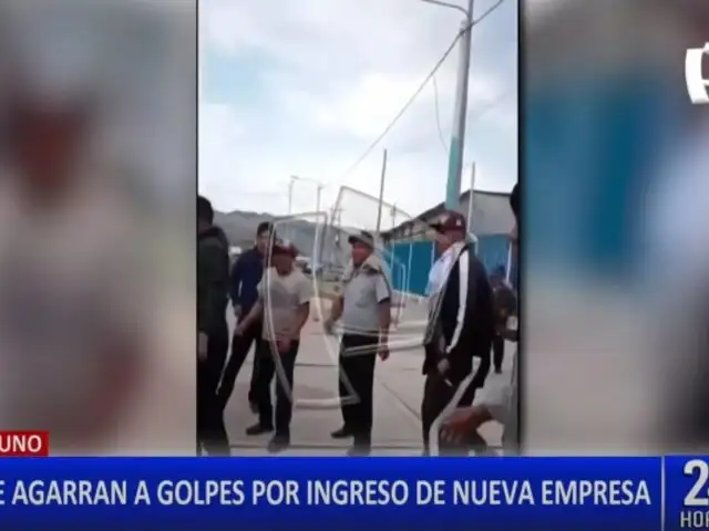 Un ring de box improvisado en la calle: Transportistas de Puno se agarran a golpes