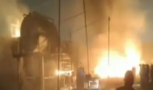 Incendio consume fábrica de colchones en Lurigancho-Chosica