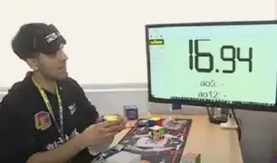 A ciegas y en 16 segundos: conozca al peruano que rompió récords mundiales en el cubo Rubik