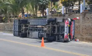 Tragedia en Tumbes: Un muerto y más de 35 heridos tras volcadura de bus escolar