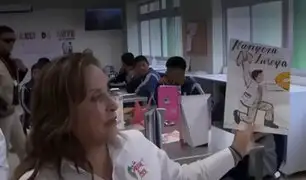 ¿Siempre de rodillas? Dina Boluarte sorprende con polémica frase sobre los varones en colegio