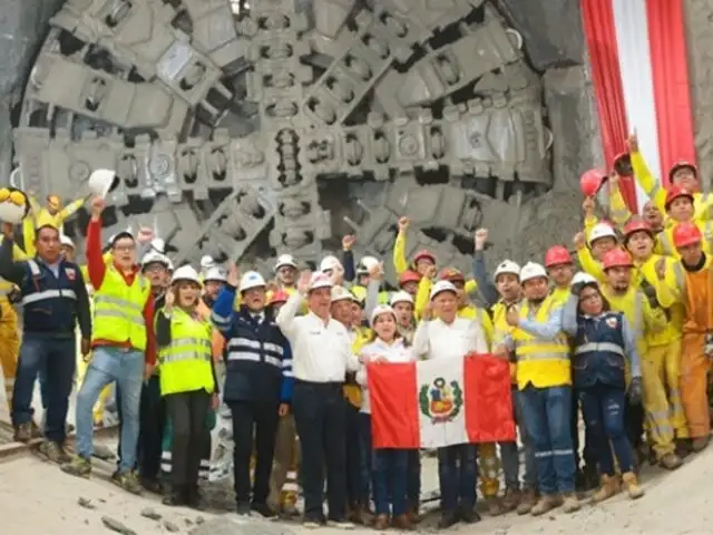 Dina Boluarte supervisó la llegada de la tuneladora “Delia” a la estación Plaza Bolognesi de la Línea 2