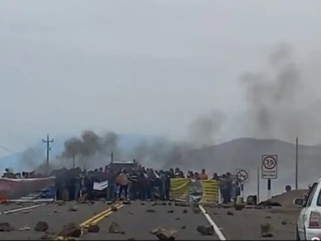 Pescadores artesanales de Tacna bloquean la carretera Costanera Sur en protesta contra el Gobierno