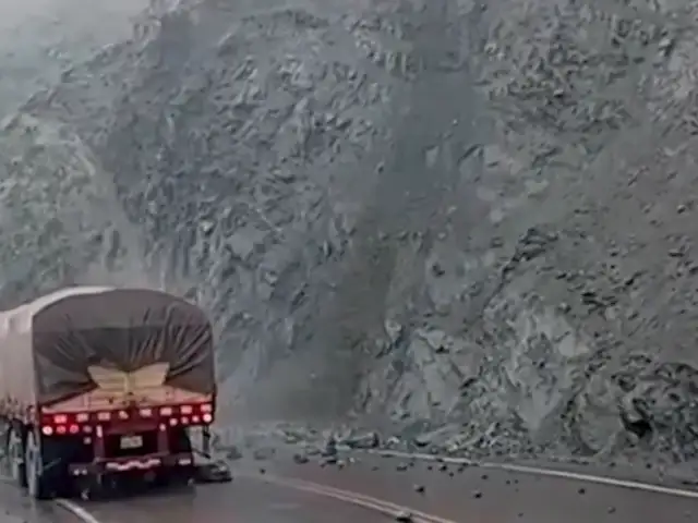 Arequipa: tres muertos tras desprendimiento de rocas en Panamericana Sur