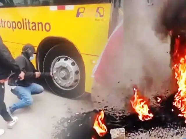 Le bajaron las llantas: Atacan bus del Metropolitano en Carabayllo