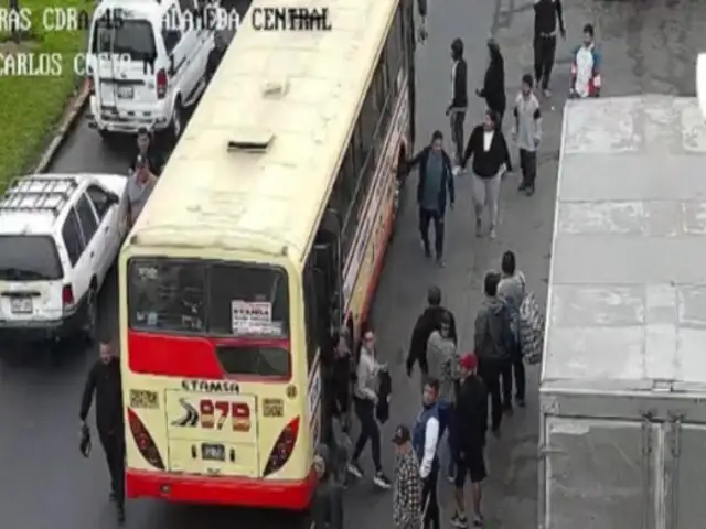 Segundo día de paro: manifestantes apedrearon buses en Lima Norte