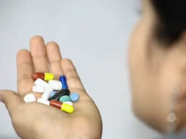 Efectos adversos de la automedicación: qué medicamentos pueden causar hemorragias digestivas y adicción