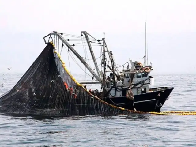 Viceministro de Pesca anuncia medidas para controlar pesca ilegal dentro de las 200 millas peruanas