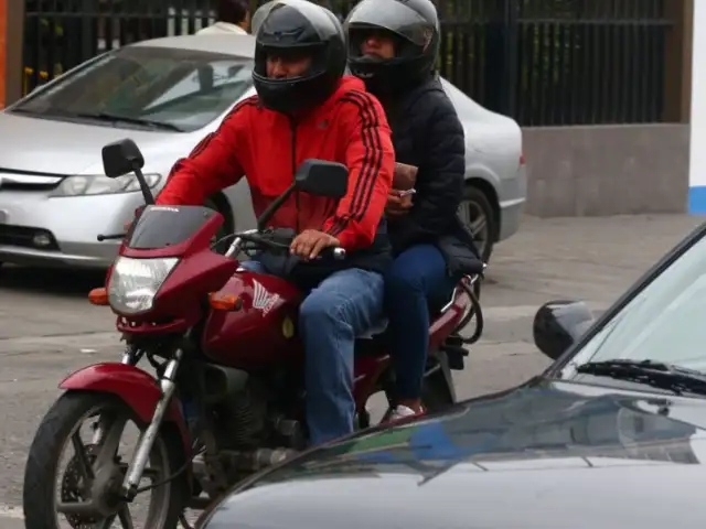 Independencia aprueba ordenanza que prohíbe a dos personas viajar en motocicleta