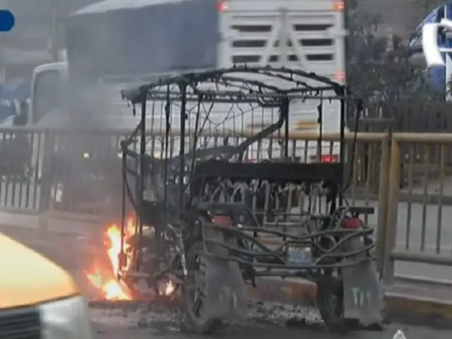 Incendio en av. Circunvalación: mototaxi se quema por completo frente al Mercado de Frutas