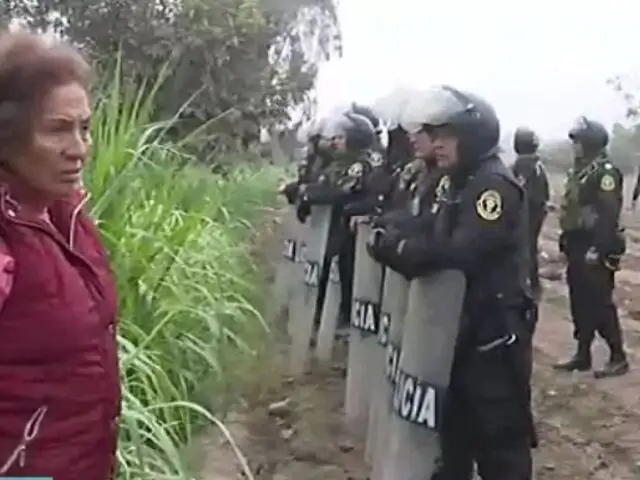 Av. Ramiro Prialé: familia se atrinchera en terreno ante intento de desalojo