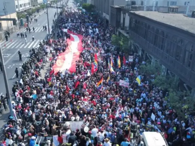 Paro nacional EN VIVO: manifestantes llegan a los exteriores del Congreso y extienden bandera