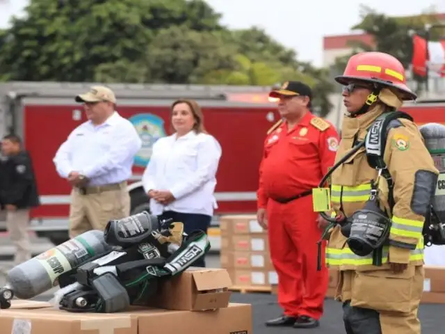 Bomberos sufren quemaduras tras usar equipos protección entregados por Dina Boluarte