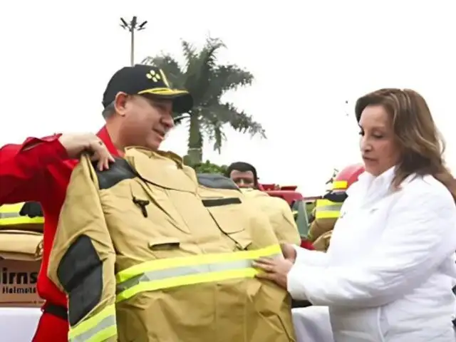 Equipos defectuosos entregados por Boluarte a bomberos fueron comprados en la gestión de Vizcarra