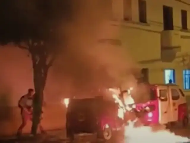 Breña: Extorsionadores incendian mototaxi de familia que no habría pagado cupo de S/5