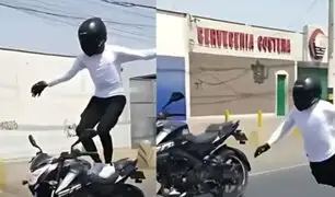 No salió como esperaba: sujeto se sube al asiento de su moto en movimiento y termina en el hospital